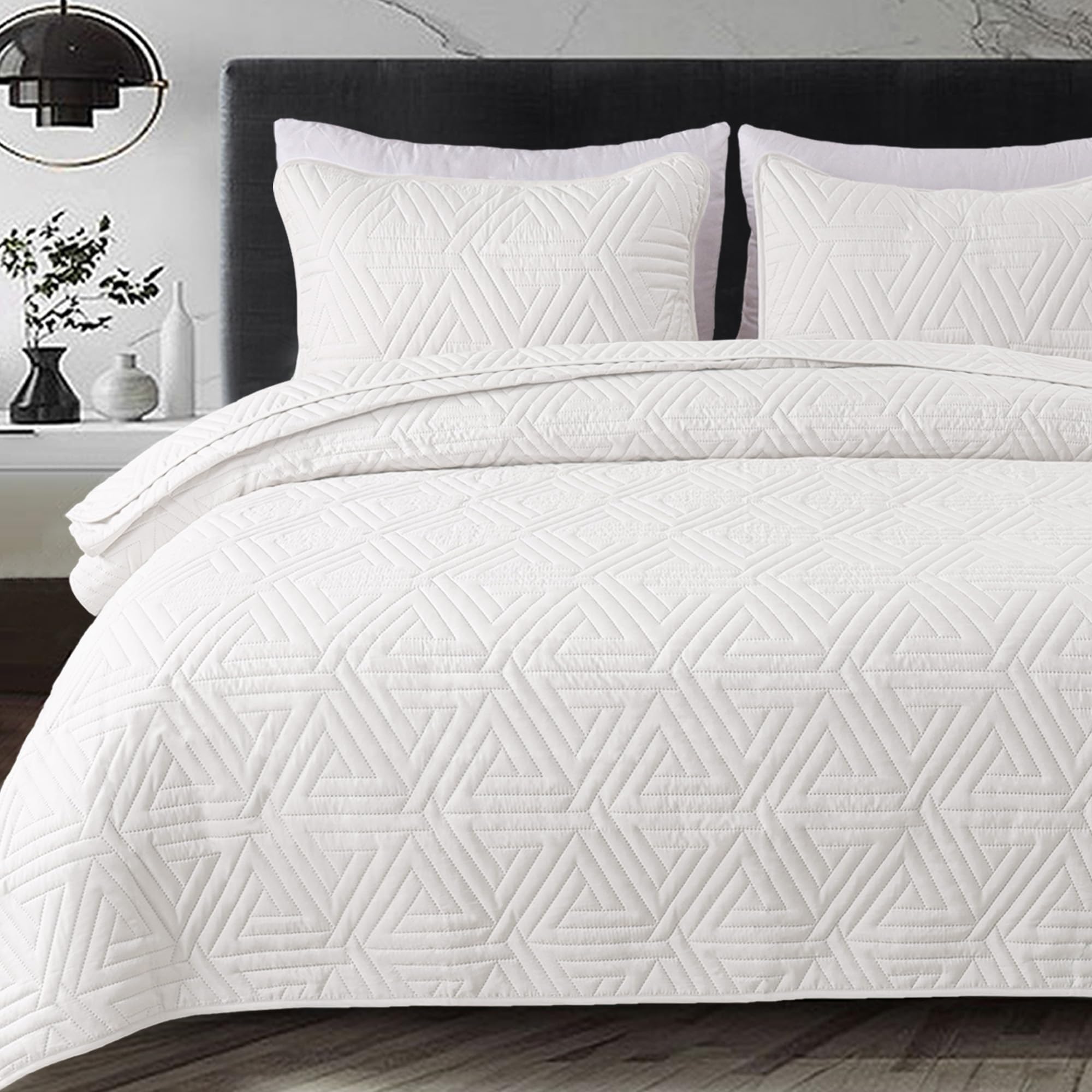 Whale Flotilla Soft Queen Size Quilt Set For All Seasons, 3-Piece Ultrasonic Geometric Quilts Bedding Set, Lightweight Reversibl